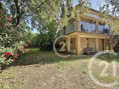 /international/fr/uzes-languedoc-roussillon-310101247875/?lang=en