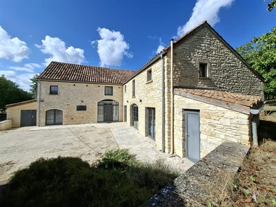 /international/fr/salignac-eyvigues-aquitaine-310109558815/
