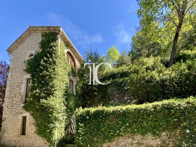 /international/fr/barjac-languedoc-roussillon-310107950891/