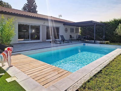 /international/fr/pujaut-languedoc-roussillon-310109899542/