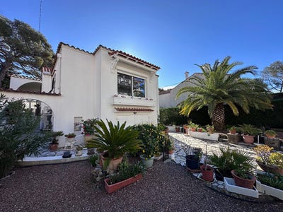 /international/fr/saint-raphael-provence-alpes-cote-d-azur-310108634352/