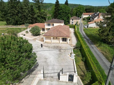 /international/fr/saint-pierre-de-cole-aquitaine-310107968967/