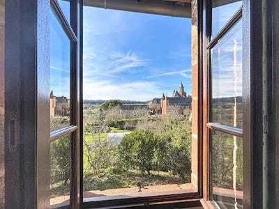 /international/fr/collonges-la-rouge-limousin-310106593400/