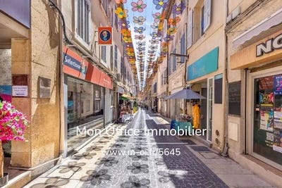 /international/fr/64-rue-des-poilus-la-ciotat-provence-alpes-cote-d-azur-310101379999/?lang=en
