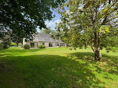 /international/fr/lanhouarneau-brittany-310107887073/