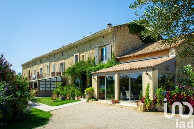 /international/fr/chateauneuf-du-pape-provence-alpes-cote-d-azur-310097679209/