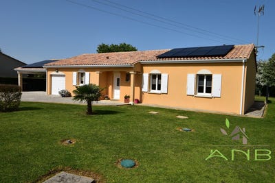 /international/fr/la-rochefoucauld-en-angoumois-charente-310103615791/