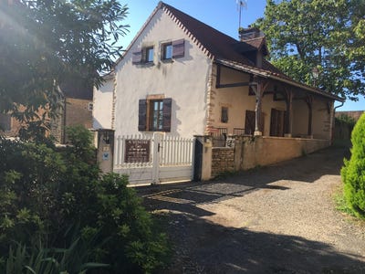 /international/fr/salornay-sur-guye-burgundy-310099785740/