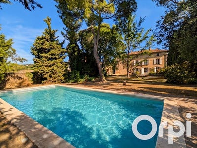 /international/fr/laudun-l-ardoise-languedoc-roussillon-310108465903/