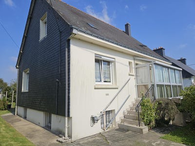 /international/fr/gouarec-brittany-120095856578/?lang=id