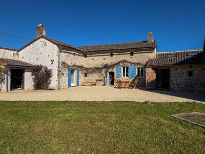 /international/fr/lezay-charente-310107648777/