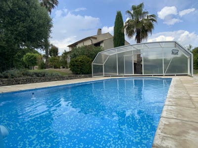 /international/fr/uzes-languedoc-roussillon-310101229783/?lang=en