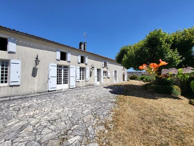 /international/fr/saint-hilaire-de-villefranche-charente-310100875764/