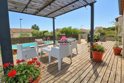 /international/fr/vacquieres-languedoc-roussillon-310108317483/