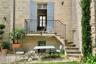 /international/fr/uzes-languedoc-roussillon-310101335990/?lang=en
