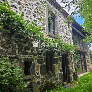 /international/fr/saint-ours-auvergne-310102316663/