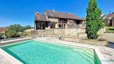 /international/fr/sigy-le-chatel-burgundy-310108553738/
