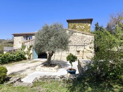 /international/fr/chabrillan-rhone-310108460444/