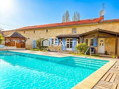 /international/fr/sauveterre-de-guyenne-aquitaine-310106221843/