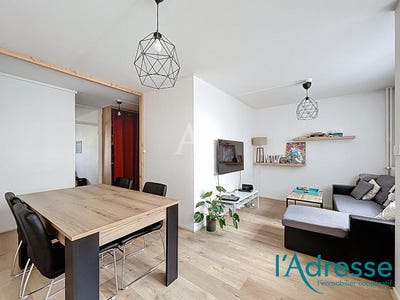 /international/fr/laval-pays-de-la-loire-310107467968/