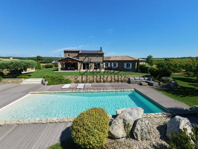 /international/fr/uzes-languedoc-roussillon-310108406779/