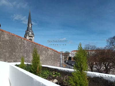 /international/fr/la-rochelle-franche-comte-310100278489/