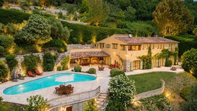 /international/fr/vence-exceptional-6-bedrooms-provencal-villa-with-breathtaking-panoramic-views-over-the-french-riviera-vence-alpes-maritimes-france-vence-provence-alpes-cote-d-azur-310109079902/