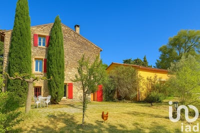 /international/fr/camaret-sur-aigues-provence-alpes-cote-d-azur-310097766631/