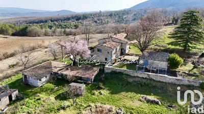 /international/fr/saint-martin-de-castillon-provence-alpes-cote-d-azur-310097923187/