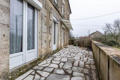/international/fr/javerlhac-et-la-chapelle-saint-robert-aquitaine-310105307014/