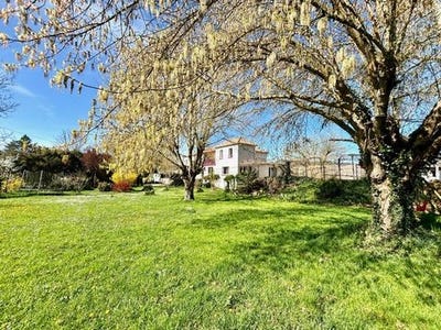 /international/fr/montcuq-midi-pyrenees-310103348302/