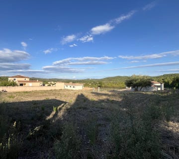 /international/fr/aigues-vives-languedoc-roussillon-310101998976/