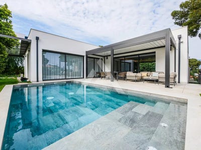 /international/fr/roquebrune-cap-martin-provence-alpes-cote-d-azur-310108632543/