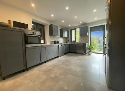 /international/fr/chateau-chinon-ville-burgundy-310107968417/
