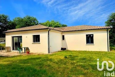 /international/fr/voeuil-et-giget-charente-310097146540/
