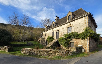 /international/fr/laval-sur-luzege-limousin-310104227924/