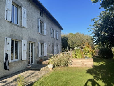 /international/fr/cayrols-auvergne-310107576828/