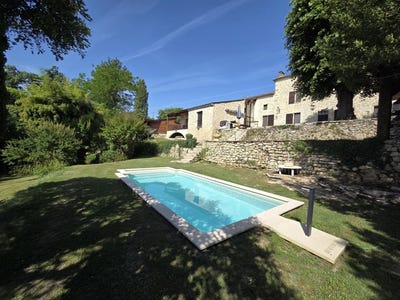 /international/fr/sauveterre-de-guyenne-aquitaine-310108465854/