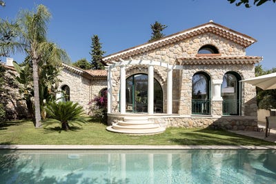 /international/fr/antibes-hh-15488878-antibes-provence-alpes-cote-d-azur-310100958331/