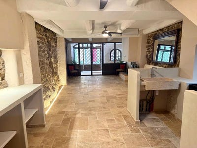 /international/fr/grimaud-provence-alpes-cote-d-azur-310099618970/