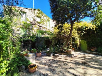 /international/fr/pezenas-languedoc-roussillon-310109097122/