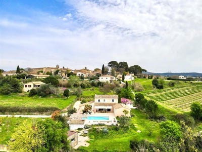 /international/fr/pezenas-languedoc-roussillon-310101045937/?lang=en