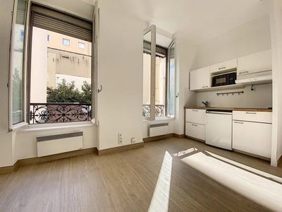 /international/fr/lyon-7eme-rhone-310108406402/