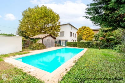 /international/fr/belleville-en-beaujolais-rhone-310103014973/