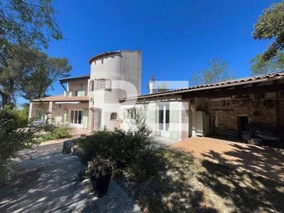 /international/fr/nimes-languedoc-roussillon-310107774886/
