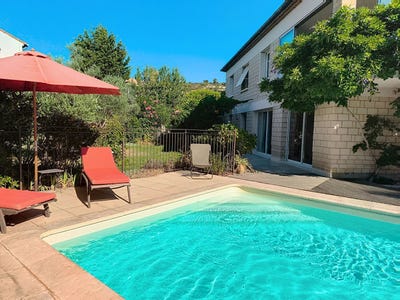 /international/fr/villeneuve-les-avignon-languedoc-roussillon-310101154720/?lang=en