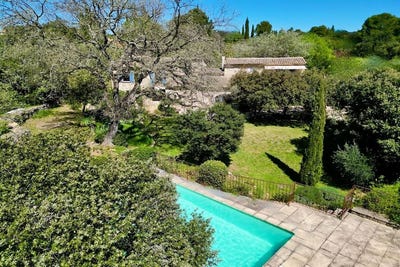/international/fr/castillon-du-gard-languedoc-roussillon-310106628236/