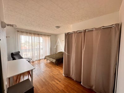 /international/fr/la-roche-sur-yon-pays-de-la-loire-310105945147/