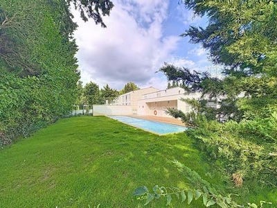 /international/fr/villeneuve-les-avignon-languedoc-roussillon-310102487393/