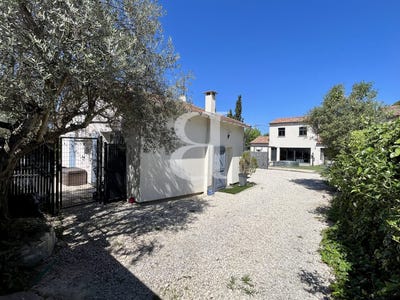 /international/fr/saint-etienne-du-gres-provence-alpes-cote-d-azur-310108790843/